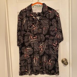 Size S Hawaiian Short Sleeve Shirt by Caribbean Joe 
In black and red